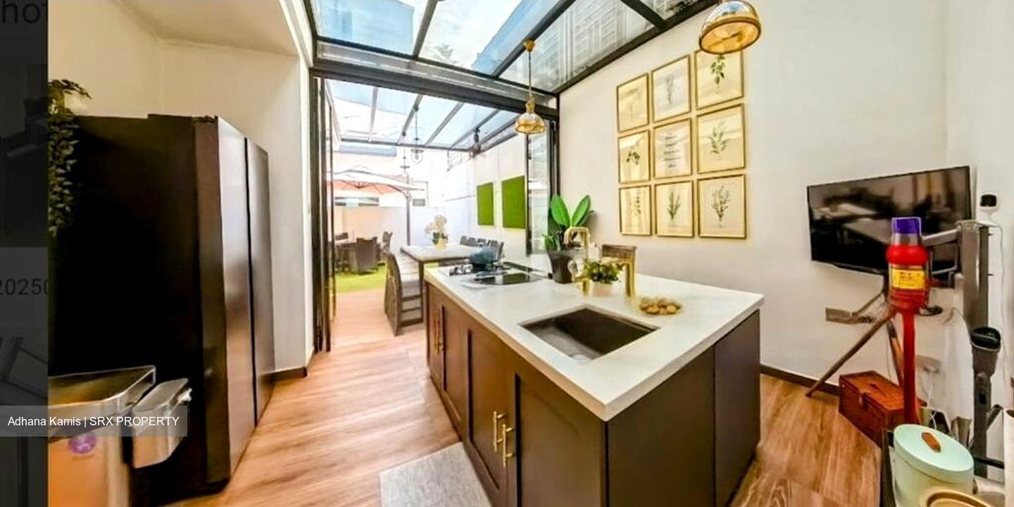 Expo Drive (D16), Terrace #486130551